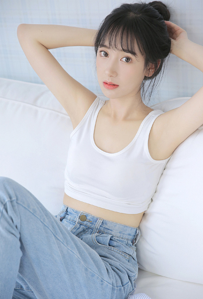 白色背心美女性感撩人写真图片28性感美女美桌网