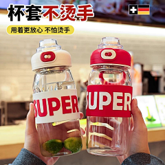 螃蟹和鱼采集到玻璃杯