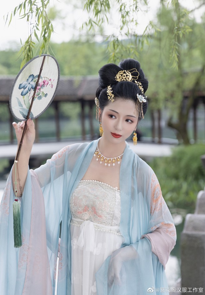 @簪花阁汉服工作室 的个人主页 - 微博