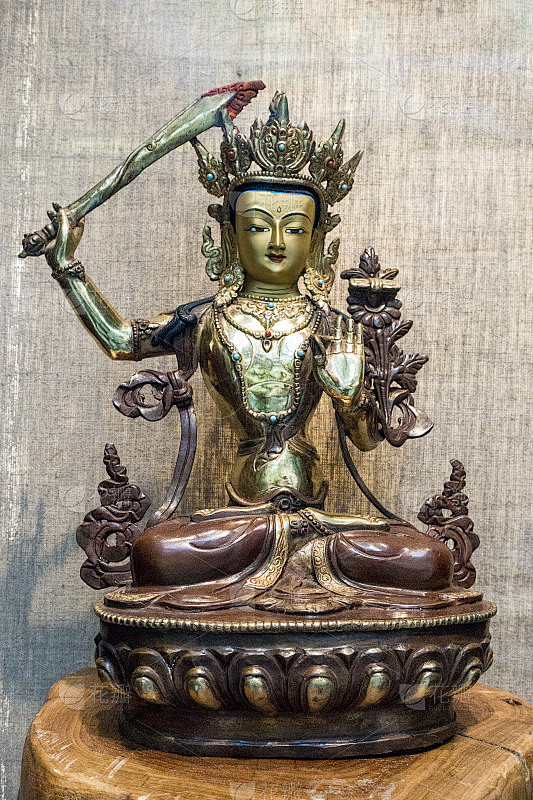 西藏寺青铜鎏金景泰蓝剑文殊菩萨观音金像