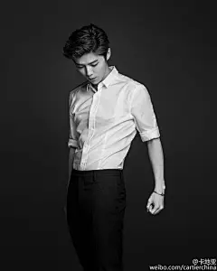 #鹿晗 #硬照 #壁纸 #卡地亚  
卡地亚携手品牌挚友鹿晗，真我呈现Juste un Clou独立精神：http://t.cn/R53TlX0