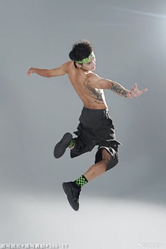 庸庸碌碌爬某人采集到速写素材