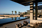 JW万豪洛斯卡沃斯海滩度假村 JW Marriott Los Cabos Beach Resort & Spa / Olson Kundig :   Olson Kundig：尽管与太平洋隔着一个横跨在酒店前部750英尺，约35英尺高的沙丘，但洛斯卡沃斯海滩度假村依然创造了从入口到海洋的直接联系，即通过地平线框架创造一个到达大厅和整个度假村的主要直观路径。 Olson Kundig：Though separated f...