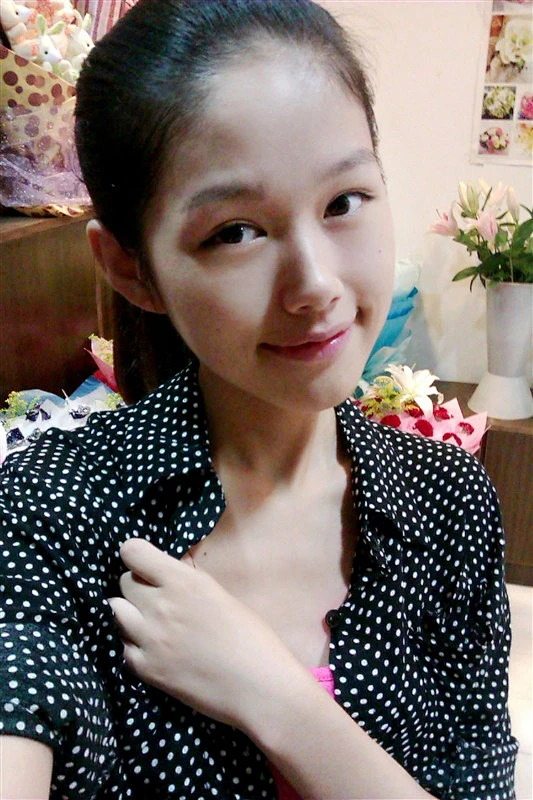 【陈诗雨Csy】从初中到现在的所有 带脸腿照+生活照（直播,送ID）_黑丝吧_百度贴吧