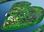 这座心形的岛屿是维珍航空创始人Richard Branson的私人岛屿，占地92000平方米，是Branson于2007年花费320万美元购买的，用作员工们的度假圣地。