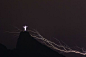 雷电击中巴西基督山的惊人瞬间