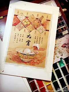 正月十五，北方“滚”元宵，南方“包”汤圆。古时称元宵为&quot;浮圆子&quot;、&quot;圆子&quot;、&quot;乳糖元子&quot;和&quot;糖元&quot;。康熙年间，御膳房特制的“八宝元宵”，是名闻朝野的美味，其中“八宝馅料”一般是指白糖、松子、芝麻、花生、桃仁、爪子、青梅、瓜条。所用餐具依据席面多有不同，一般用“粉彩”为多。元宵节吃元宵，以 ​​​​...展开全文c
