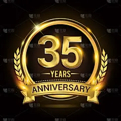 35周年金婚标志，闪亮的戒指和金色丝带，月桂花环孤立在黑色背景，矢量设计