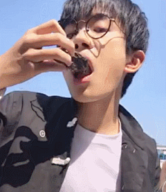 最懒最粉的海星采集到易烊千玺&李健