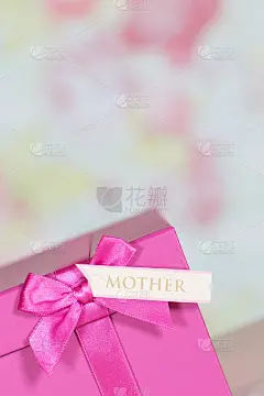 特写的一个粉红色的礼物妈妈与空间的文字