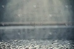 壮观的背景与水滴和灯光效果