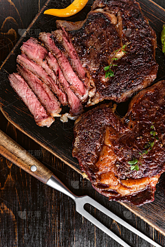 Ai奇点艺术室采集到牛肉摄影