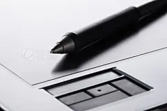 Grip pen on graphic tablet