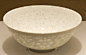 影青玲珑碗，是清乾隆年间的景德镇官窑作品，比起民间用的玲珑瓷，镂空雕花要精美许多倍，釉色偏白，无比的剔透。<br/>