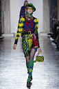 Versace Fall 2018 Ready-to-Wear Fashion Show : The complete Versace Fall 2018 Ready-to-Wear fashion show now on Vogue Runway.