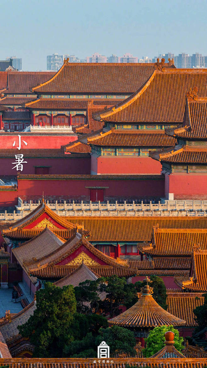#故宫仅用三年半建成# 故宫是世界上最大规模的古代木结构建筑群，也是世界上最大规模的宫殿建筑群 via：故宫博物院