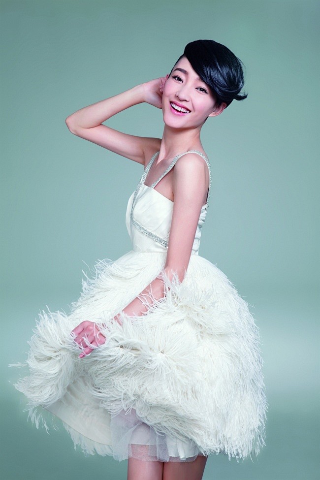 王丽坤，中国女演员，内蒙古人。从小学习舞...