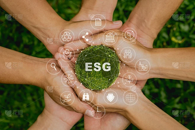 ESG图标概念在人们的手中为环境、社会和治理利用可再生资源技术减少污染和碳排放。在可持续和道德的商业素材-花瓣网