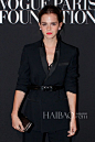 当地时间7月9日，艾玛·沃特森 (Emma Watson) 亮相2014秋冬巴黎高定时装周期间由法国版《Vogue》举办的时尚基金会活动