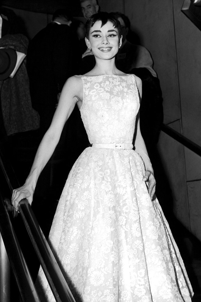 1954-audrey-hepburn-...