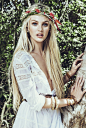 #Candice Swanepoel# 经典大片 | Vogue Brazil January 2014. 好似丛林仙女步入尘世，尽情展示自然与纯粹的一面，又忽的变作性感精灵，看似不经意间拨动你的心弦。有多少人是被这一组大片灌醉的~超清大图可直接存入.Photo by Jacques Dequeker, Mariano Vivanco & Zee Nunes.