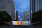 2014年夏季，东京工作室Emmanuelle Moureaux在新宿中央公园安装了一片全色彩艺术装置，该装置共使用到分别染上100种色彩的织物。这些手工染制织物随风而荡，在摩天大楼林立的新宿，在这个不一样的夏天，给人们带来了非凡的景象，飘逸的光影还有远离现实的想象空间。 
