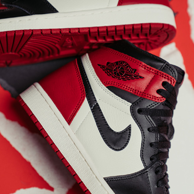 Air Jordan 1 "Bred T...