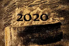 2020年新年快乐。创意拼贴数字2和零组成了2020年。美丽闪闪的金色数字2020在黑色的背景设计。