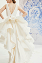 优雅从容---Carolina Herrera Bridal Fall 2019  Fashion Show : The complete Carolina Herrera Bridal Fall 2019  fashion show now on Vogue Runway.