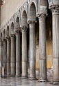 其中包括图片：Santa Sabina Columns