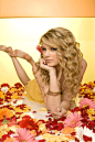 泰勒·斯威夫特（Taylor Swift）漂亮又性感~ 真心喜欢~！~~~手机壁纸天天换，就关注@无水印手机壁纸精选