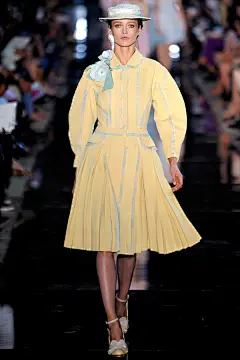 约翰·加利亚诺 (John Galliano) 2012春夏女装秀大图+细节+视频，Bill Gaytten成功继位还是依然难解你对海盗爷之想念？海报时尚网邀你一起评点！