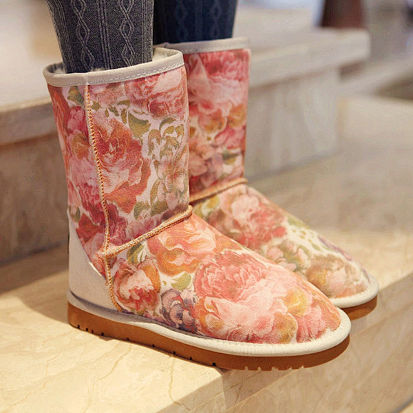 牡丹碎花玫瑰甜美粉色加厚中筒雪地靴，搭配...