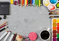 艺术家的工作空间在灰色的石头背景。