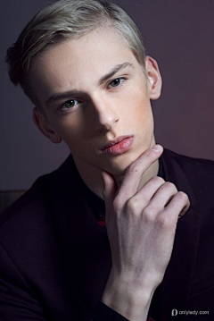 MRYES7采集到Dominik Sadoch