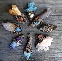首饰｜是魔法！
关键词：魔法、魔幻、西方奇幻、绘画参考、花纹、素材、纹样参考、复古风格、华丽器物、水晶 、魔杖。
图源：Pinterest。
圈组织：#开运好物大赏# @微博收藏 ​​​​