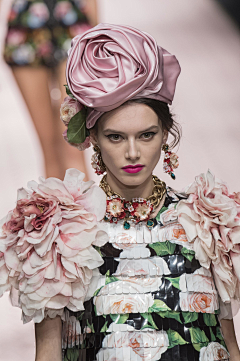 三天er采集到Dolce&Gabbana2019年春夏高级成衣时装发布