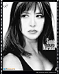 Sophie Marceau 苏菲·玛索 

关于她——我还须要多说什么吗？或者，让我们来听听她怎么说？ 

她说：“……好电影会让人生变得更有意义。” 

她说：“……好电影会让我们面对世界时不感到孤独。” 

似水流年二十载……苏菲·玛索的双眸依然顾盼生辉，荡漾着可 
以融化一切的温暖力量——这种力量是纯粹的，是朴素的，一如 
这张近乎素描的照片，那些细若微尘的像素颗粒，组合成我们因 
为她而热爱电影的理由