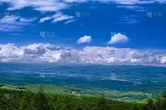 日本长野县八穗高地的夏季风景