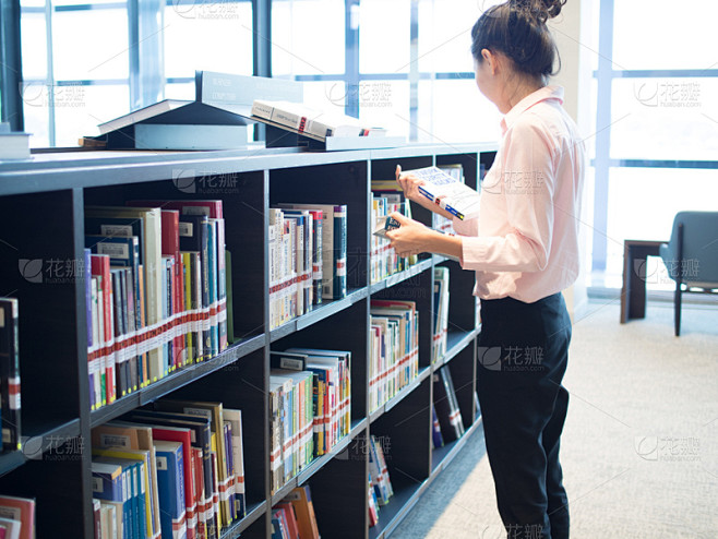 书,亚洲,书架,女性,公亩,水平画幅,椅...
