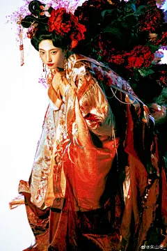【商图展示】—— 执欲
“欲念之人,犹如执炬.逆风而行,必有烧手之患”
：@异志阁原创国风
‍♀️：老干部（小红书）
：@南夕叙 ​​​​