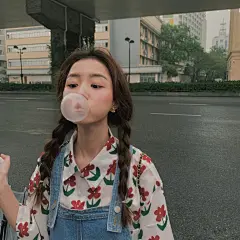 今日头像壁纸 | 人世平庸 你是眸间温柔