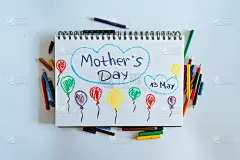 孩子的画面。母亲节快乐礼物，小女孩礼物。