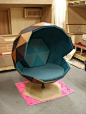 This chair looks like a chic saiyajin spaceship. #design