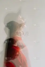 散焦的女性肖像宁静心灵