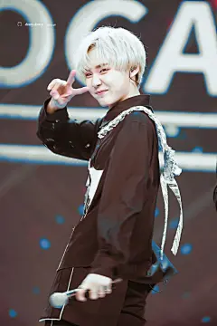 / 180217 HD / 
祝大家元宵节快乐喔❣️❣️❣️❣️
来重温一下小哲的旧发色 这一轮投票马上就结束了 别忘了给我们小仓鼠投票呀!!! @Lee权哲

#李权哲##偶像练习生李权哲# ​​​ ​​​​