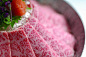 29. 日本近江圭牛排。 这种产自日本著名的宝牧场的优质牛肉，被日本皇宫认定为400年来出产的最好的牛肉。