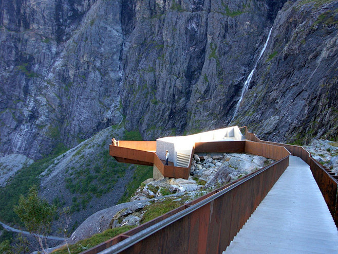 挪威特罗斯蒂戈山道观景台