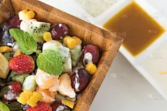 一碗健康的新鲜水果沙拉