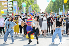 无良电灯胆儿采集到商场演绎
